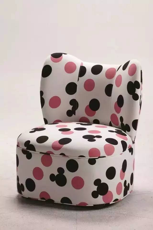 趣味｜我在一间有1000只米奇的房间里待了一小时