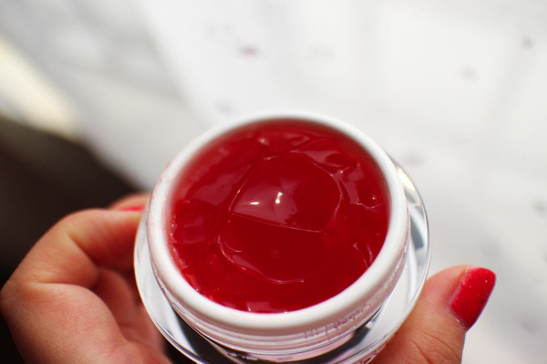 敷完红酒面膜要洗脸吗,红酒面膜可以祛斑吗