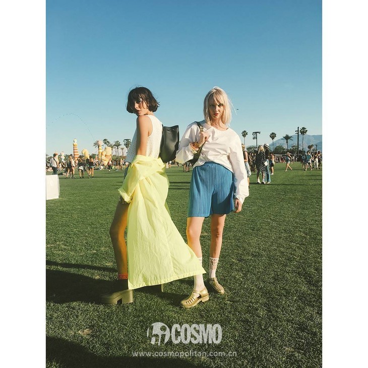 适合日常穿搭的拖鞋,当下流行塑料拖鞋穿搭