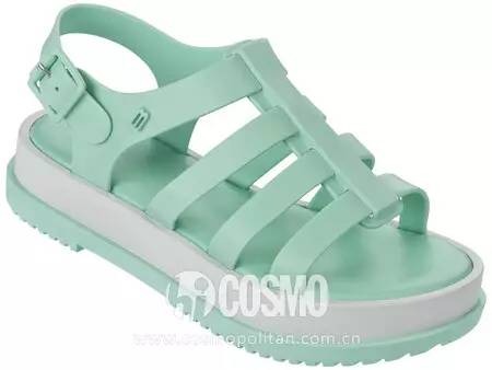 适合日常穿搭的拖鞋,当下流行塑料拖鞋穿搭