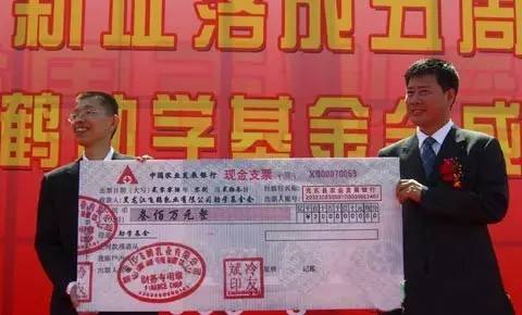 霸气！东北硬汉让国产奶粉在美国刷屏！1年狂卖46亿，还上了华尔街头条！