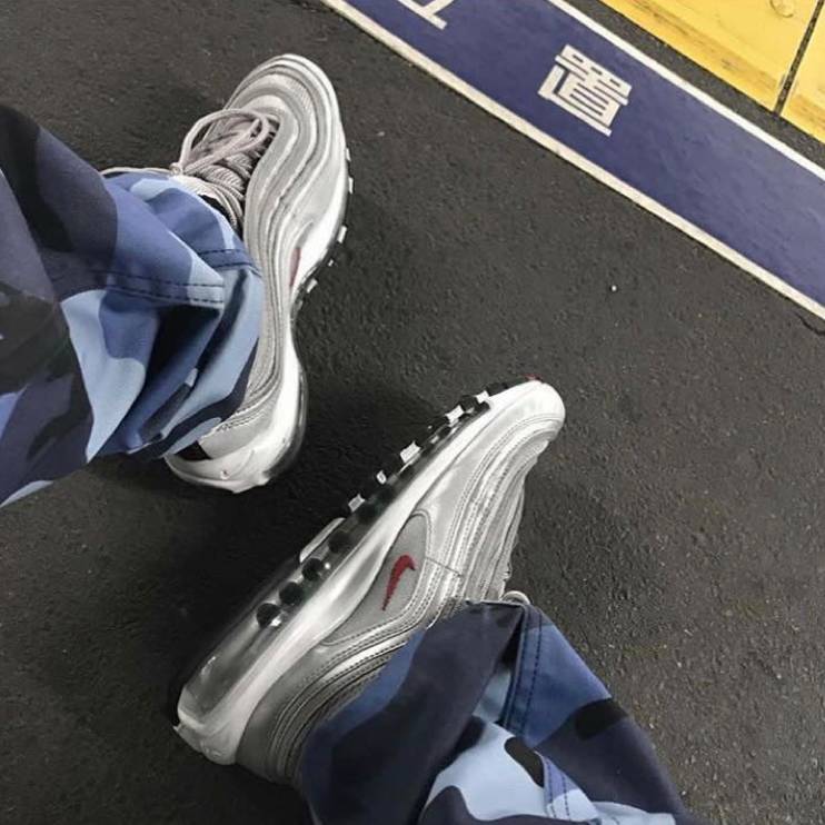 一脱鞋脚臭咋办,球鞋容易臭怎么除臭的有效方法