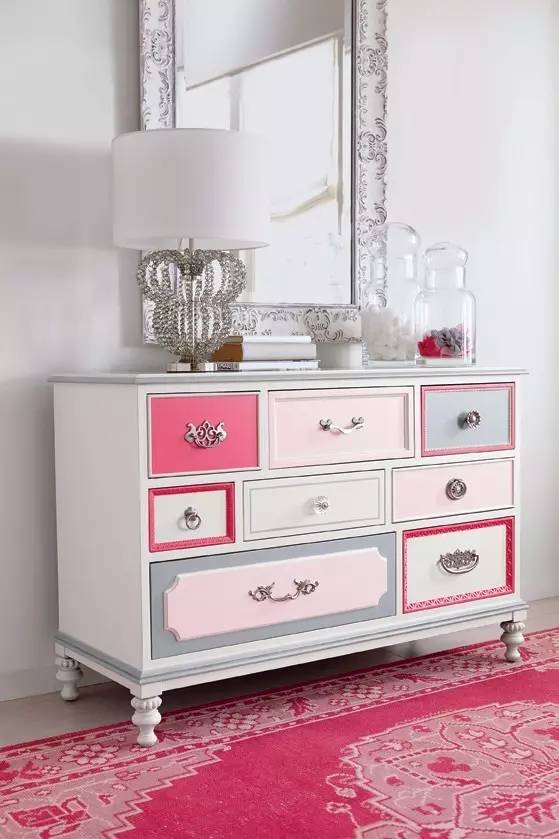 趣味｜我在一间有1000只米奇的房间里待了一小时