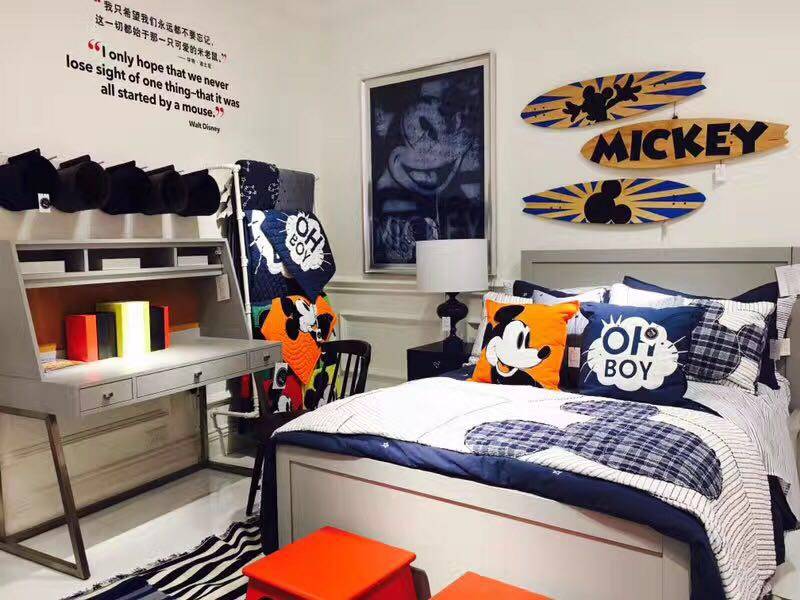 趣味｜我在一间有1000只米奇的房间里待了一小时