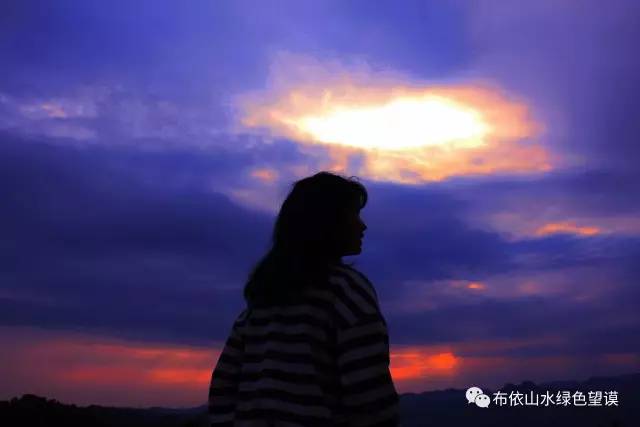 您好！我叫望谟，这是我的新名片~