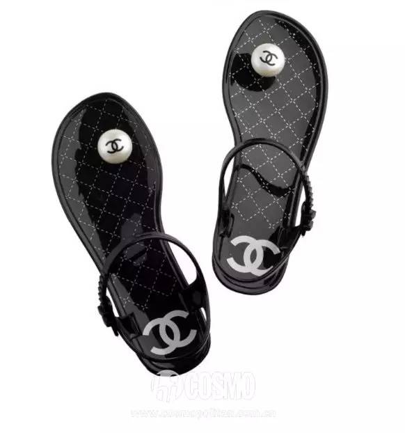 适合日常穿搭的拖鞋,当下流行塑料拖鞋穿搭