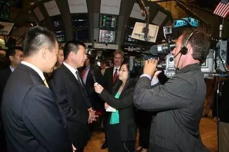 霸气！东北硬汉让国产奶粉在美国刷屏！1年狂卖46亿，还上了华尔街头条！