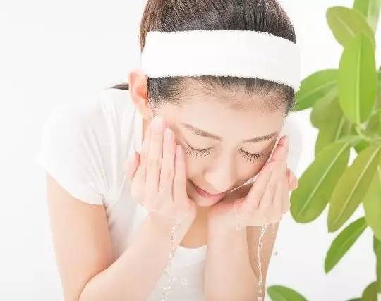 谁再问你哪款洗面奶好用,你就把这条内容丢给TA!