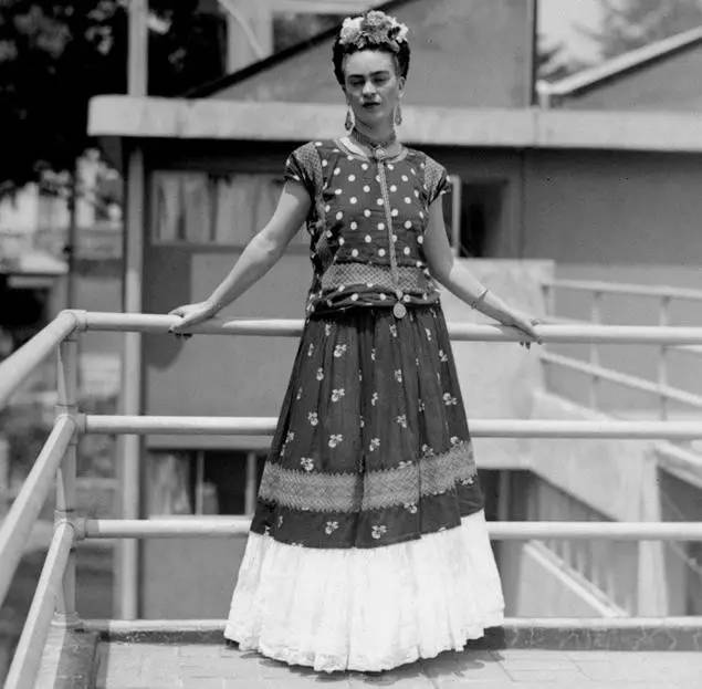 打开40年前登上VOGUE封面女画家的私人衣橱，被传奇震撼