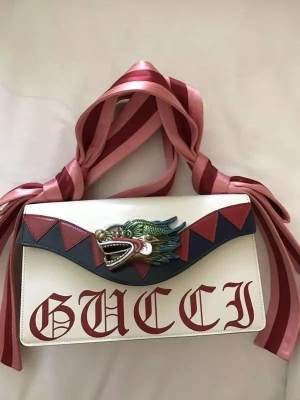 为什么好多大牌包包都有瑕疵,为什么这么多大牌包包这么便宜