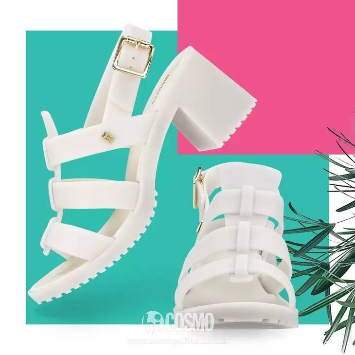 适合日常穿搭的拖鞋,当下流行塑料拖鞋穿搭