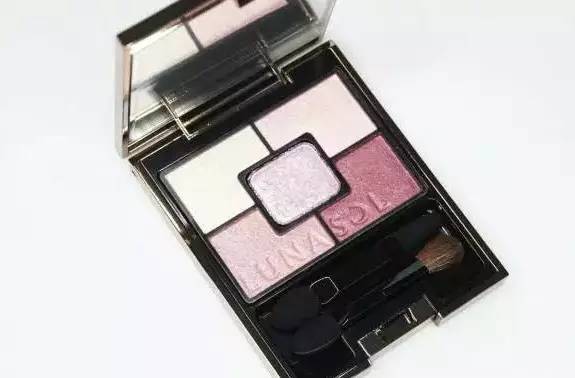 杨幂、戚薇都在用！这款小众眼影真这么好？