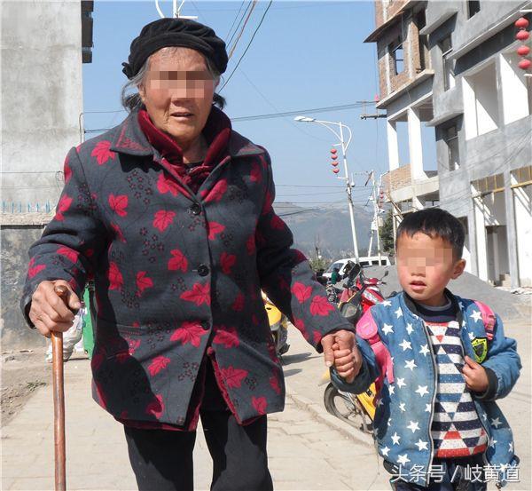 女子小腹坠胀一个月，竟查出要命的病，成年女性都应当心