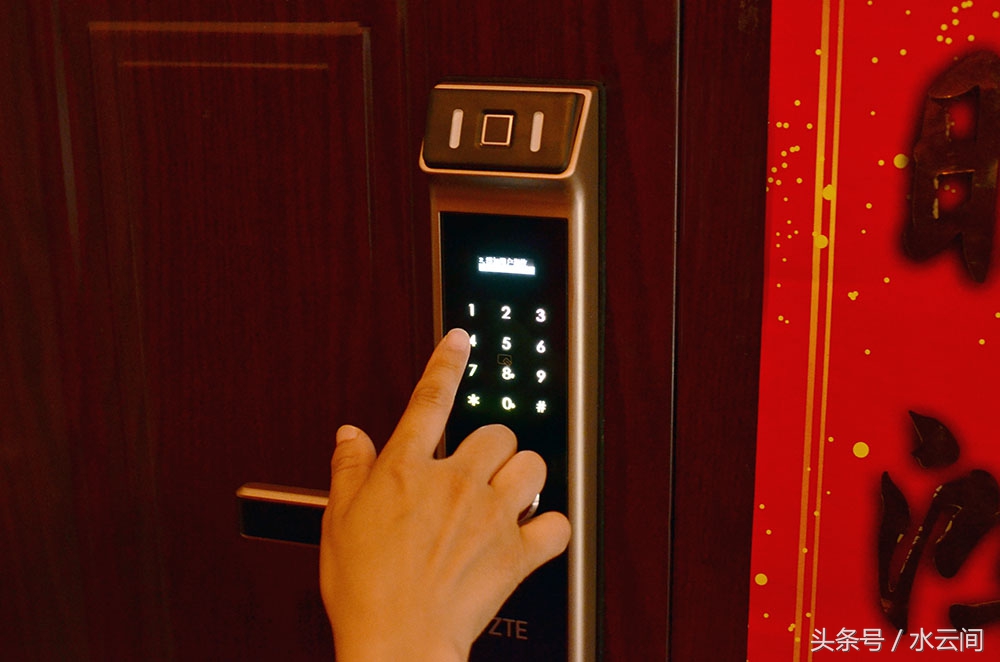 解锁智能门锁,中兴智能门锁安全锁怎么用