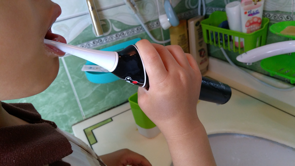 小孩牙齿蛀牙补牙好不好,幼儿牙齿蛀牙是否需要补