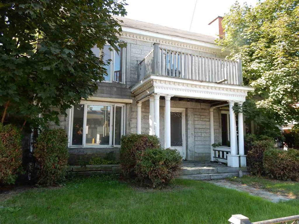 18世纪老房子横跨美加边境，花10万美元移民置业一次搞定