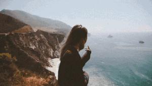 我一直喜欢你偶尔也喜欢别人,偶尔也会羡慕别人但更喜欢一个人