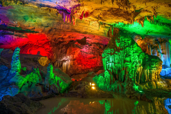 最大的芙蓉洞在哪里,世界三大洞穴探访神秘芙蓉洞