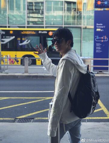 LOL若风微博晒帅照,P图技术突飞猛进?