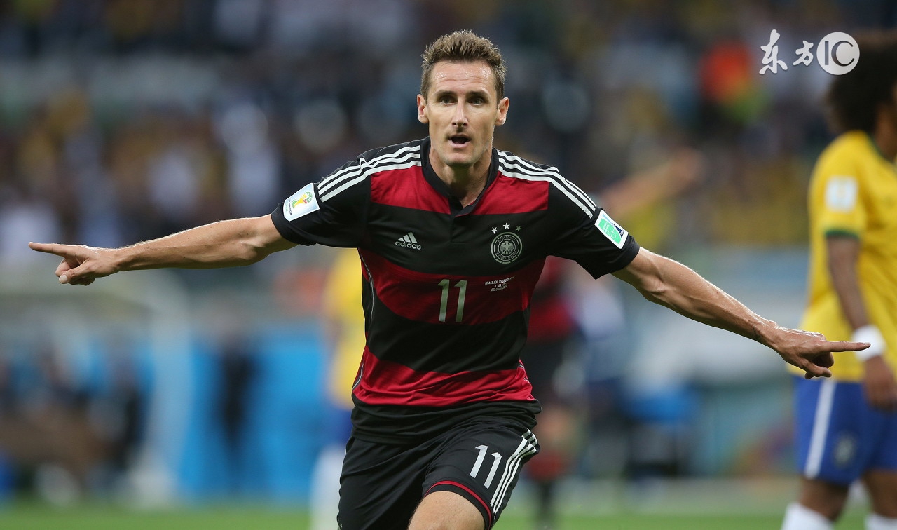 足坛经典空翻克洛泽,世界杯足球场上感动瞬间