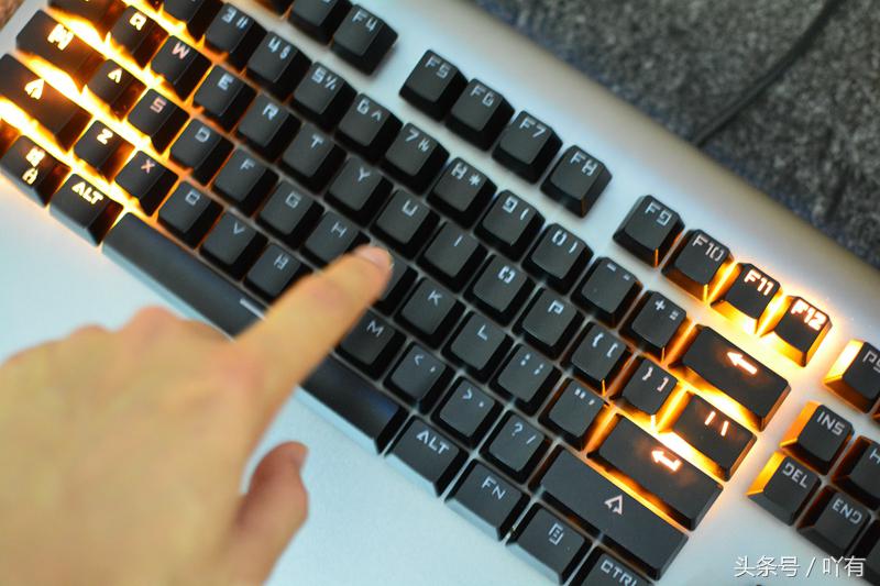 最帅的有弧度的机械键盘,性价比最高的入门级机械键盘