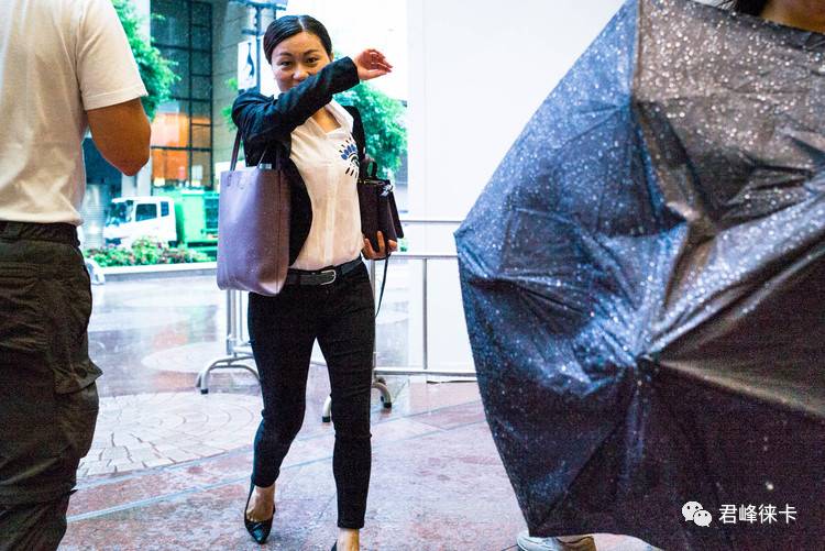 我喜欢街头摄影，要不要选28mm镜头？