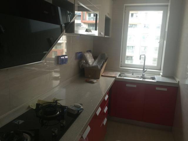 家里房子划进成都五环了，装修好后，一进门就看到一个智能鞋柜，温馨又方便！