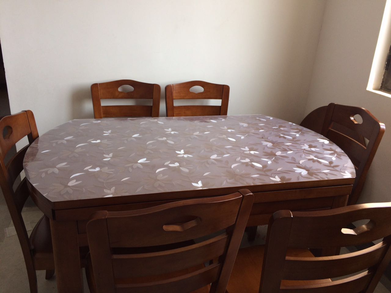 实木餐桌怎么买省钱又好用,实木餐桌购买攻略