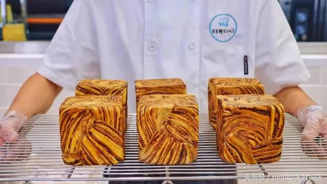 西南第一家吐司专门店，一出炉10分钟抢光！