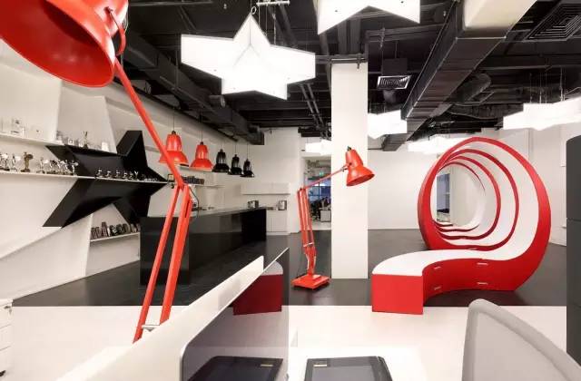 把办公室装修成咖啡店,高级感100平米办公室设计效果