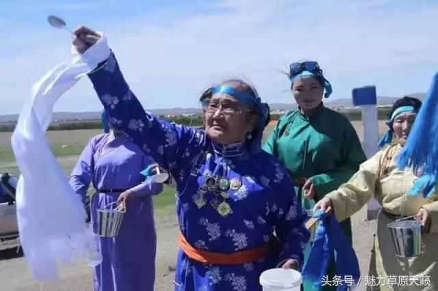 蒙古习俗《一年一度蒙古族盛大的祭祀敖包》很隆重又精彩