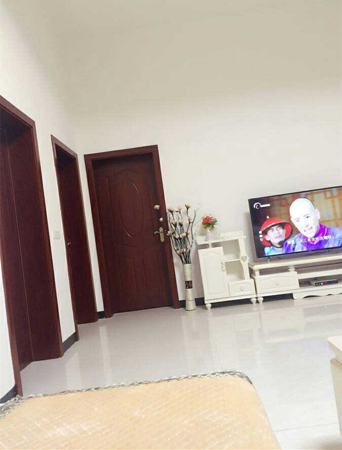 晒晒我家农村自建房，内部装修简单，被表姐嘲笑：驴粪蛋表面光