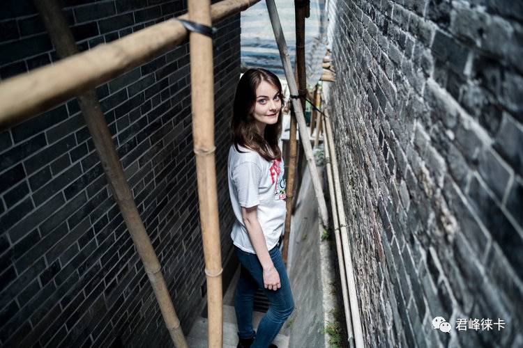 我喜欢街头摄影，要不要选28mm镜头？