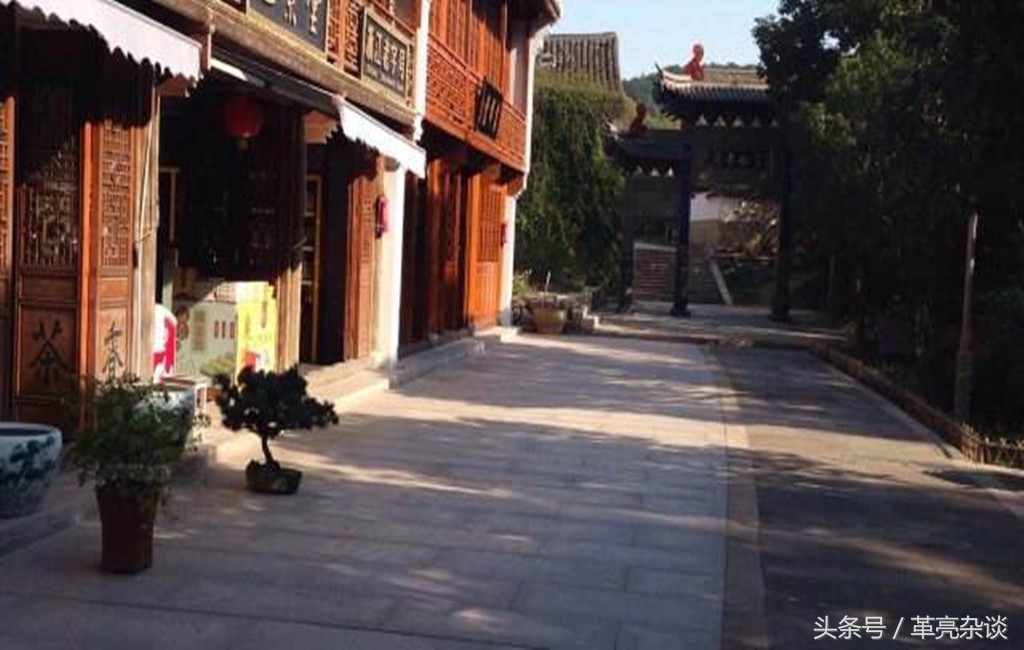 我们为什么把购物叫买“东西”，而不叫买“南北”呢？