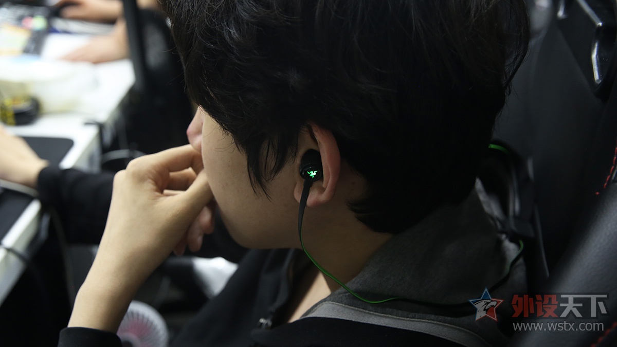 售价899信仰灯降临雷蛇战锤狂鲨BT蓝牙无线耳塞