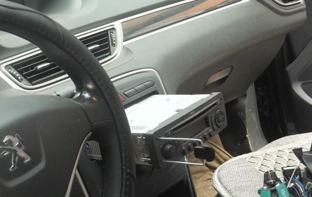 汽车怎么安装高德导航,汽车导航卡正确安装方法