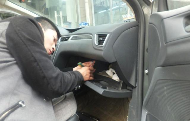 汽车怎么安装高德导航,汽车导航卡正确安装方法