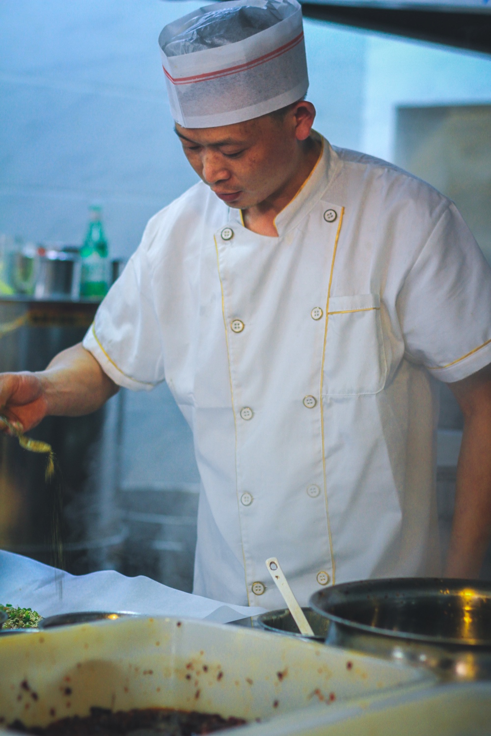 都江堰吃纸包宴,一纸馋纸包鱼凯里店