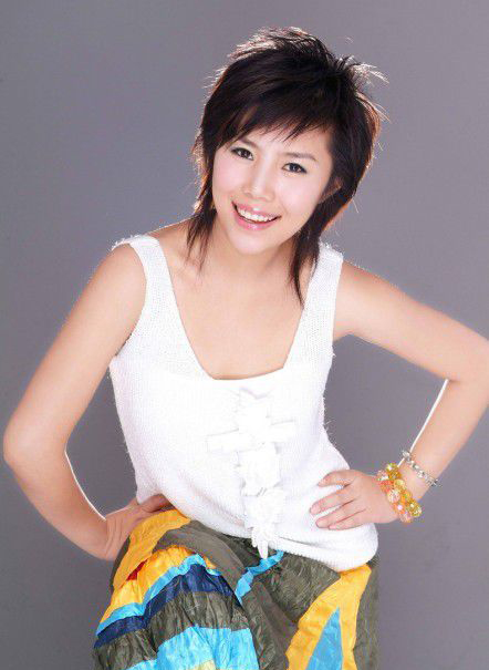 回忆杀，05年超女五强里又一位嫁了，春春笔笔，你们要加油！