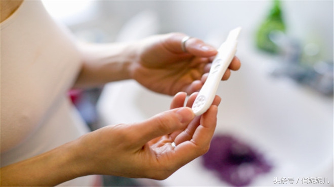 验孕棒一深一浅应该注意什么,验孕棒出现一深一浅不要惊慌