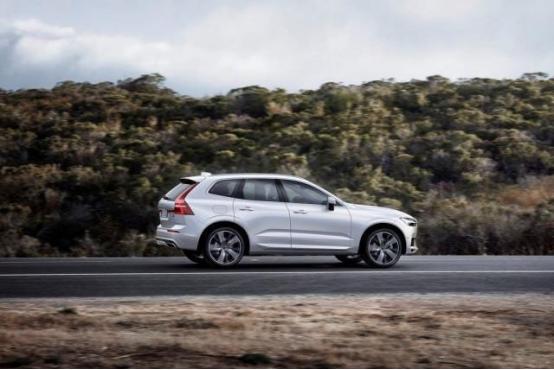 豪华车秒杀bba视频,内饰堪比bba新宝骏rm5简直要逆天