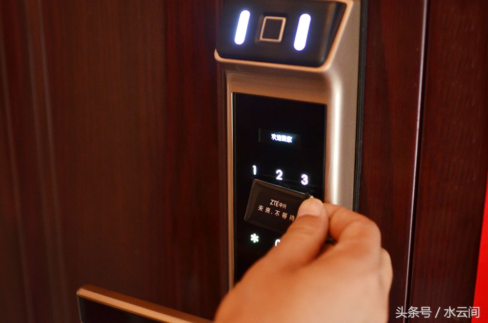 解锁智能门锁,中兴智能门锁安全锁怎么用