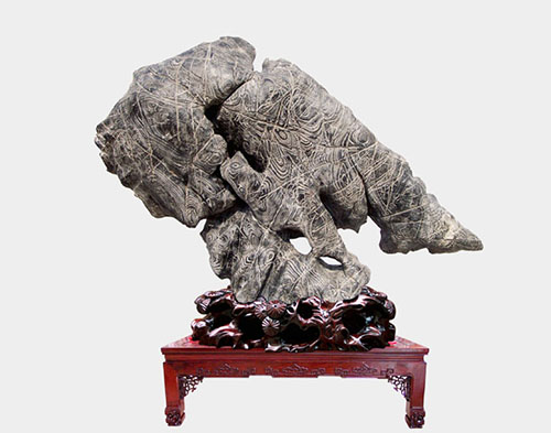 此石几十年来价格一直很高,要个带洞或象形更是高的要命