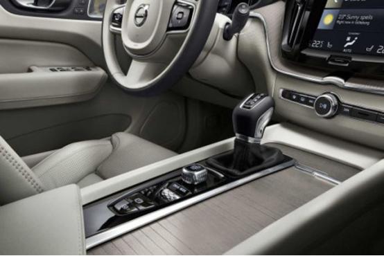 豪华车秒杀bba视频,内饰堪比bba新宝骏rm5简直要逆天