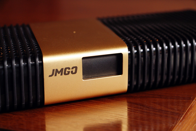 坚果睿途r8投影仪怎么用,坚果投影仪睿途r8死机