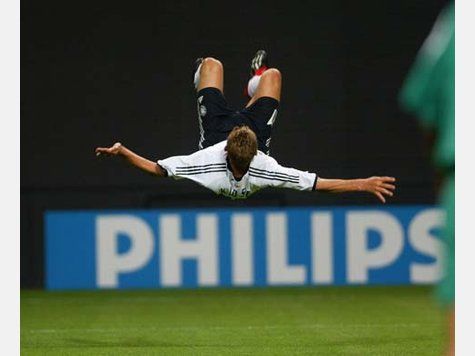 足坛经典空翻克洛泽,世界杯足球场上感动瞬间