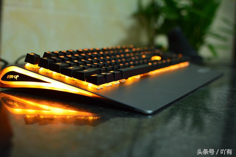 最帅的有弧度的机械键盘,性价比最高的入门级机械键盘