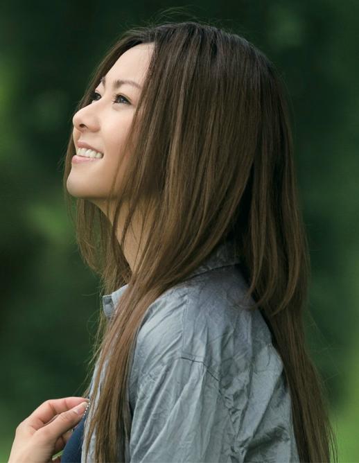 柯南背后的美女,柯南身边的那个女生是谁