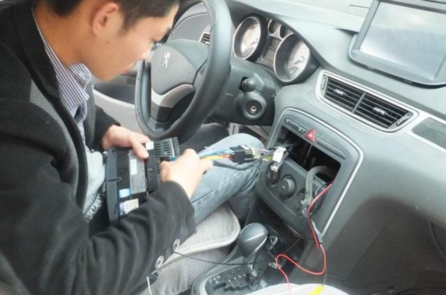 汽车怎么安装高德导航,汽车导航卡正确安装方法