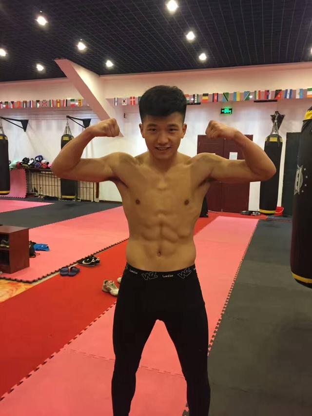 少林武术学校第一名,少林塔沟武校97年万人表演